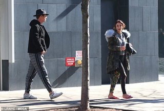 Bethenny Frankel feet photo thumbnail