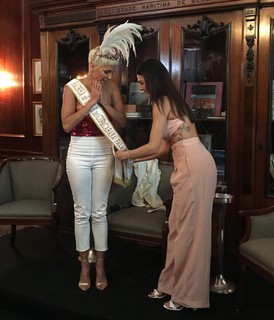Deborah Secco feet photo thumbnail