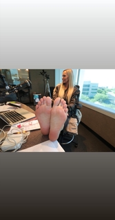 Kyle Unfug feet photo thumbnail
