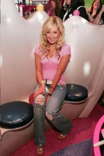 Ashley Tisdale feet photo thumbnail