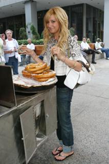Ashley Tisdale feet photo thumbnail