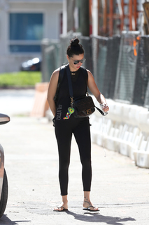 Adriana Lima feet photo thumbnail
