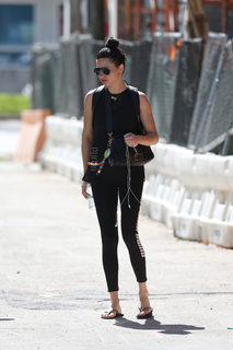 Adriana Lima feet photo thumbnail