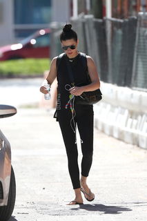 Adriana Lima feet photo thumbnail
