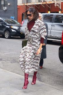 Victoria Beckham feet photo thumbnail