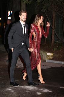 Izabel Goulart feet photo thumbnail