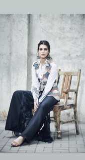Kriti Sanon feet photo thumbnail