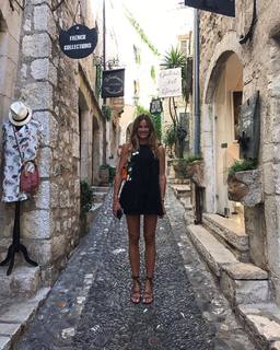 Kelly Bensimon feet photo thumbnail