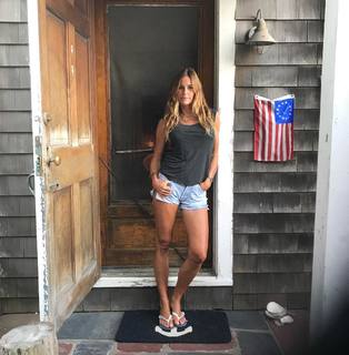 Kelly Bensimon feet photo thumbnail