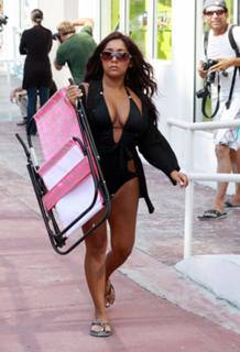 Nicole Polizzi feet photo thumbnail