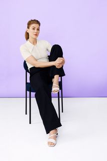 Rosamund Pike feet photo thumbnail