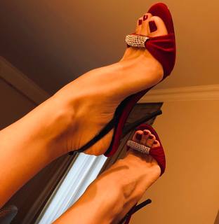 Franciely Freduzeski feet photo thumbnail