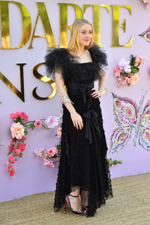 Dakota Fanning feet photo thumbnail