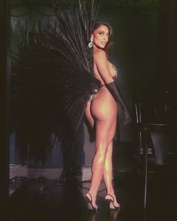 Juliana Paes feet photo thumbnail