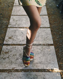 Duygu Özaslan feet photo 2