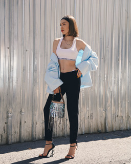 Duygu Özaslan feet photo 4