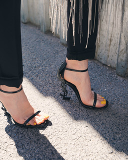 Duygu Özaslan feet photo 5