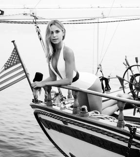 Kimberley Garner feet photo thumbnail