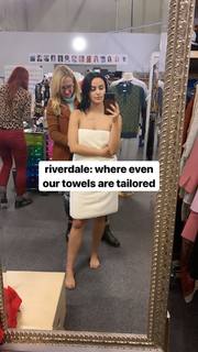 Camila Mendes feet photo thumbnail