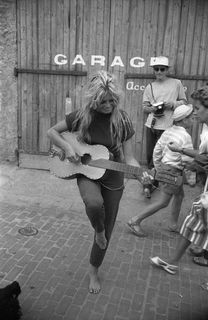 Brigitte Bardot feet photo thumbnail