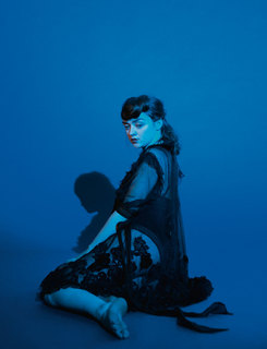 Maisie Williams feet photo thumbnail