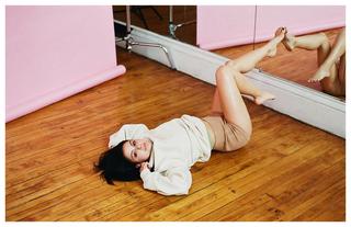 Ariel Winter feet photo thumbnail