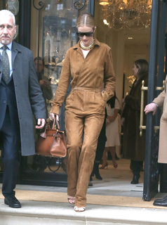 Rosie Huntington-Whiteley feet photo thumbnail
