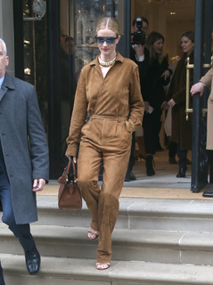 Rosie Huntington-Whiteley feet photo thumbnail