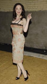 Rose McGowan feet photo thumbnail