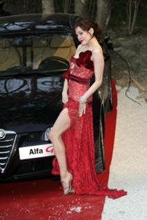 Rose McGowan feet photo thumbnail