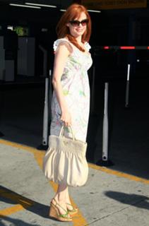Rose McGowan feet photo thumbnail
