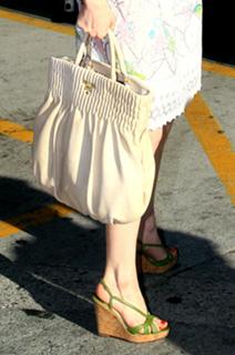 Rose McGowan feet photo thumbnail