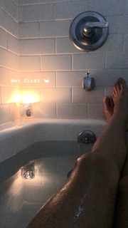 Nina Agdal feet photo thumbnail
