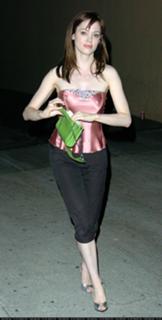 Rose McGowan feet photo thumbnail