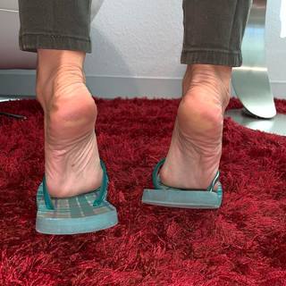 Kyle Unfug feet photo thumbnail