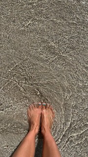Kino MacGregor feet photo thumbnail