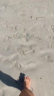 Kino MacGregor feet photo thumbnail