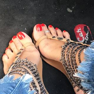 Karin Klemp feet photo thumbnail