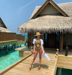 Nabilla Benattia feet photo thumbnail