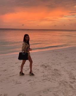 Nabilla Benattia feet photo thumbnail