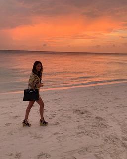 Nabilla Benattia feet photo thumbnail