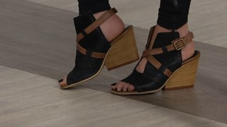 Courtney Khondabi feet photo thumbnail
