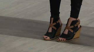 Courtney Khondabi feet photo thumbnail