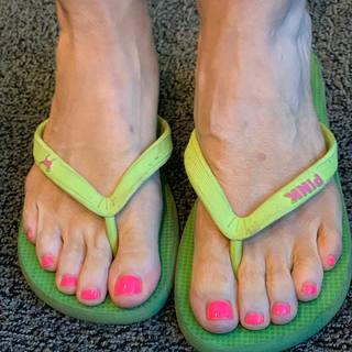 Kyle Unfug feet photo thumbnail