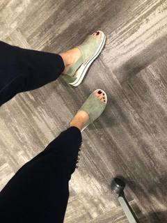 Courtney Khondabi feet photo thumbnail