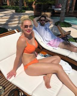 Katherine Heigl feet photo thumbnail