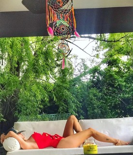 Nicole Neumann feet photo thumbnail