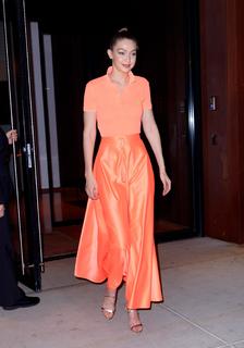Gigi Hadid feet photo thumbnail