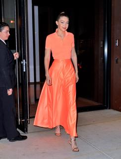 Gigi Hadid feet photo thumbnail