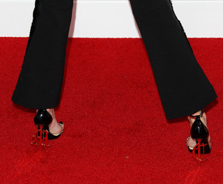 Miley Cyrus feet photo thumbnail